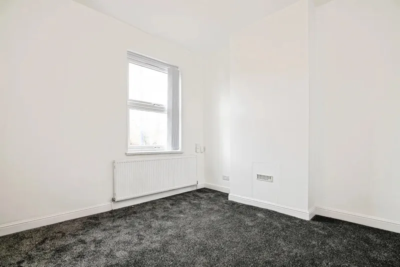 3 Bedroom Terrace, 67 Windmill Lane — photo 3