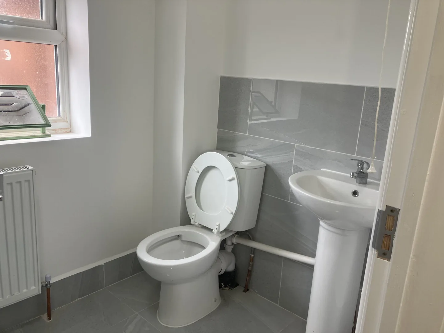 3 Bedroom Flat, 29c Meyrick Road — photo 4