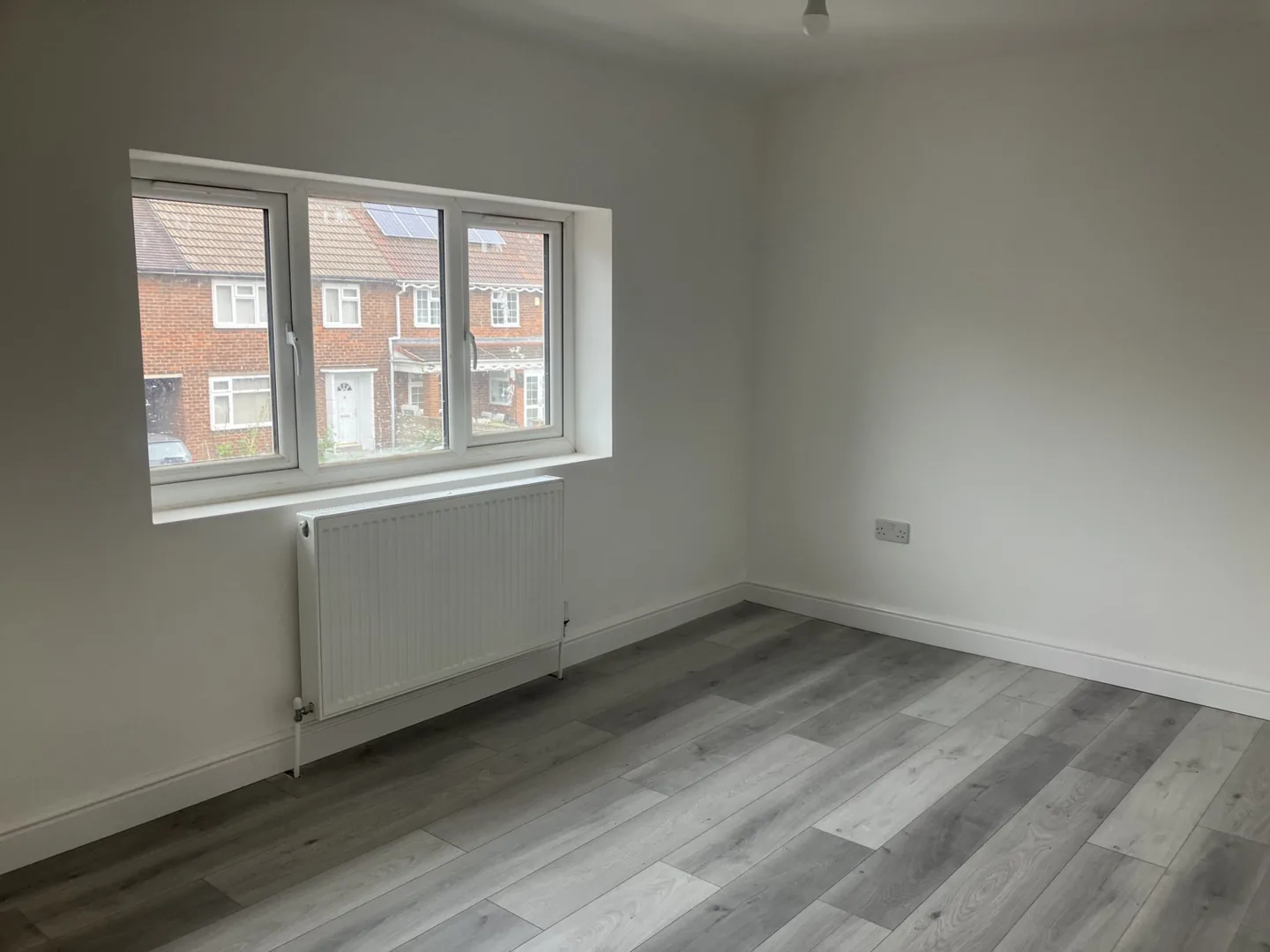 3 Bedroom Flat, 29c Meyrick Road — photo 6