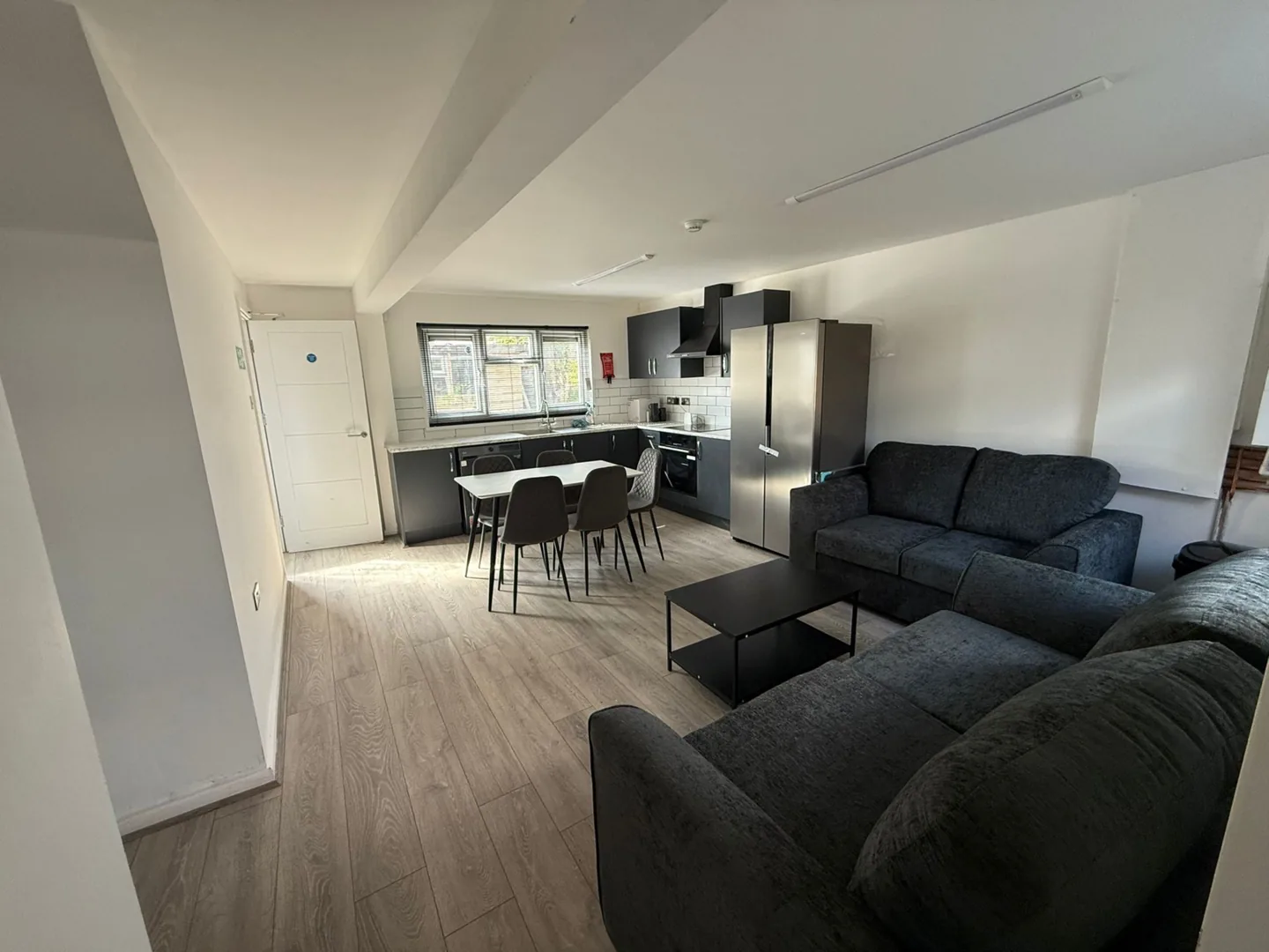 1 Bedroom Room, 75 Smallwood — photo 2
