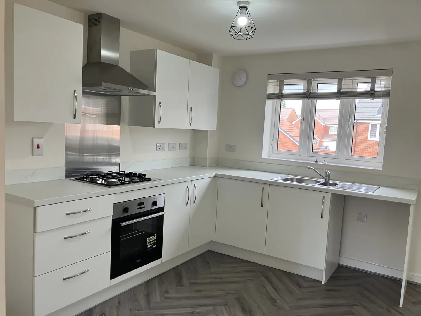 3 Bedroom Town House, 20 Turnstone Way — photo 8