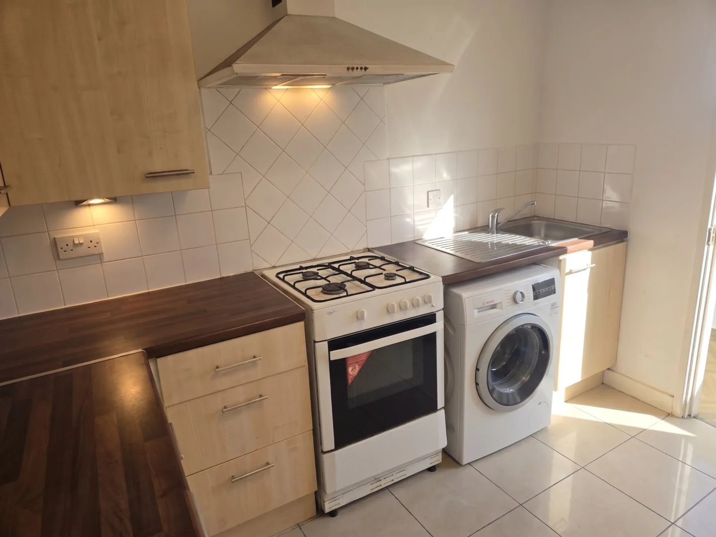 3 Bedroom Flat, Soho Road — photo 2