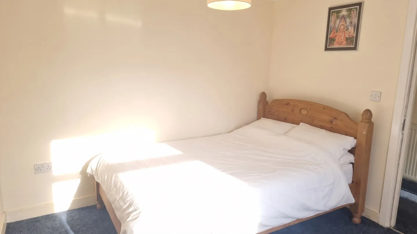 3 Bedroom Flat, Soho Road — photo 4