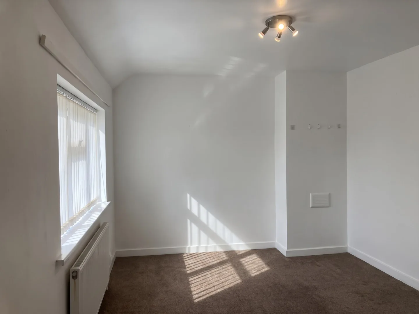 3 Bedroom Terrace, 17 Holland Road — photo 9