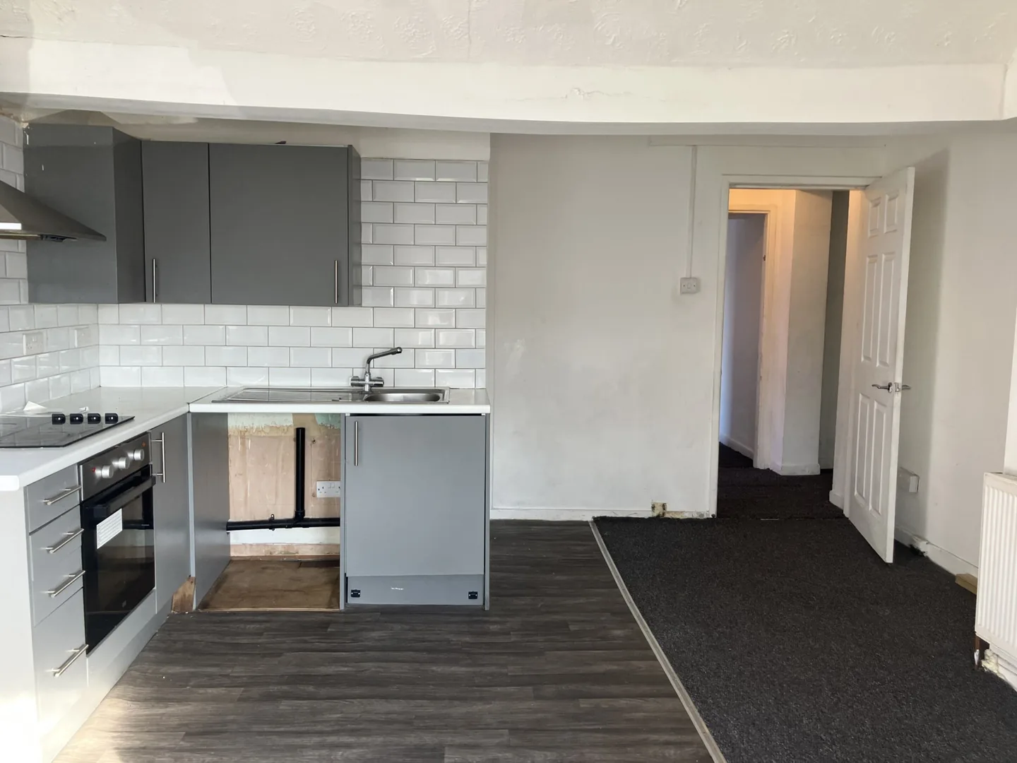 3 Bedroom Flat, 256-258 Newcastle Street — photo 3