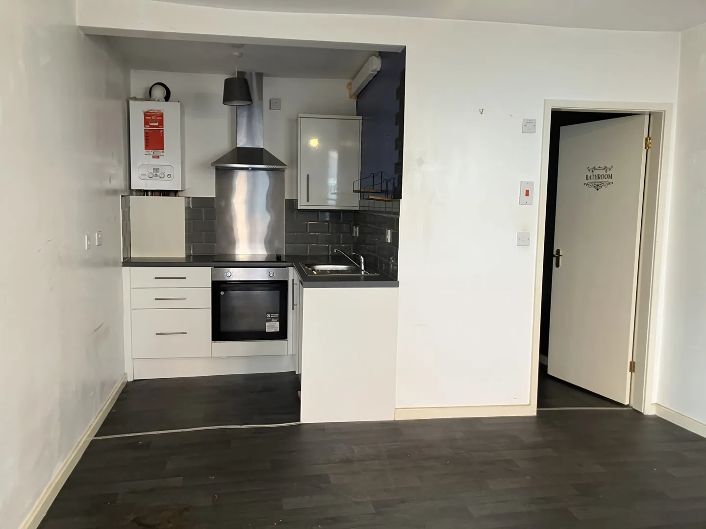 1 Bedroom Flat, 51a Worcester Street — photo 2