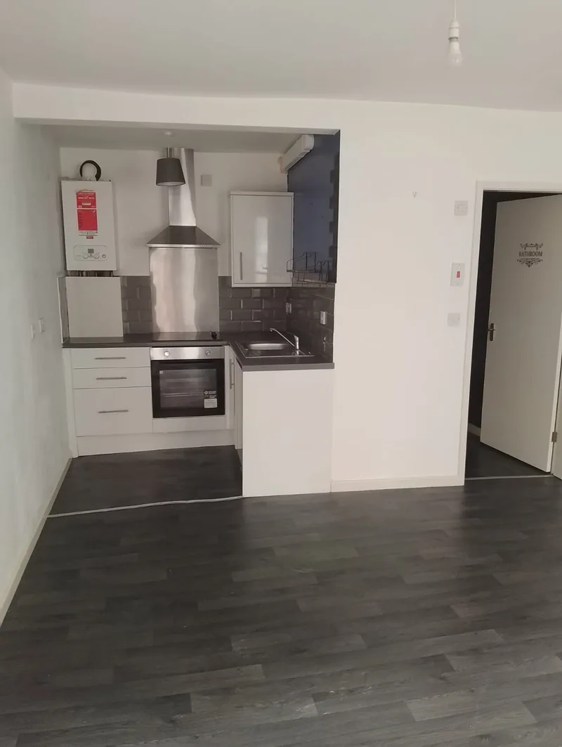 1 Bedroom Flat, 51a Worcester Street — photo 5