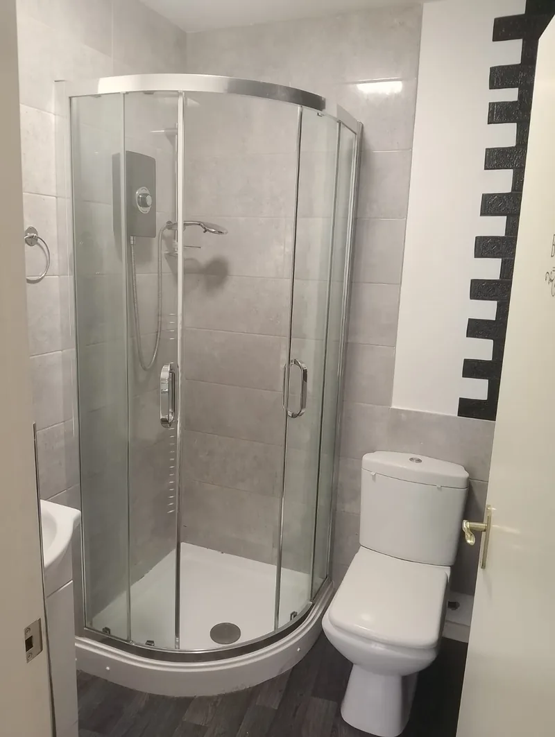 1 Bedroom Flat, 51a Worcester Street — photo 9