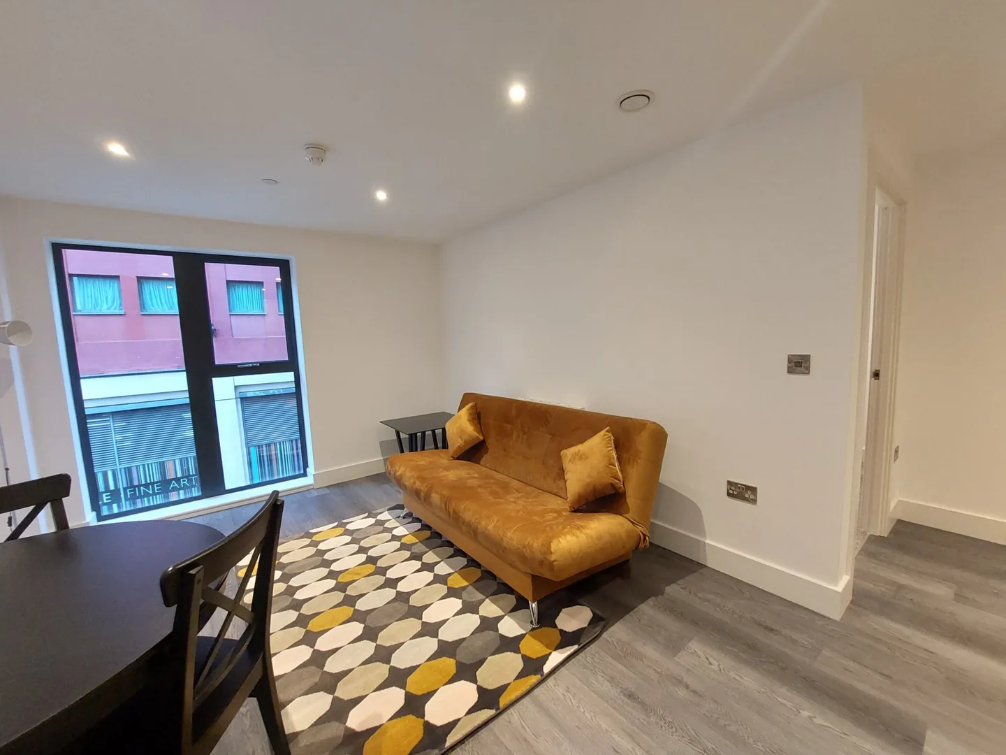 1 Bedroom Apartment, 50 Severn Street — photo 2