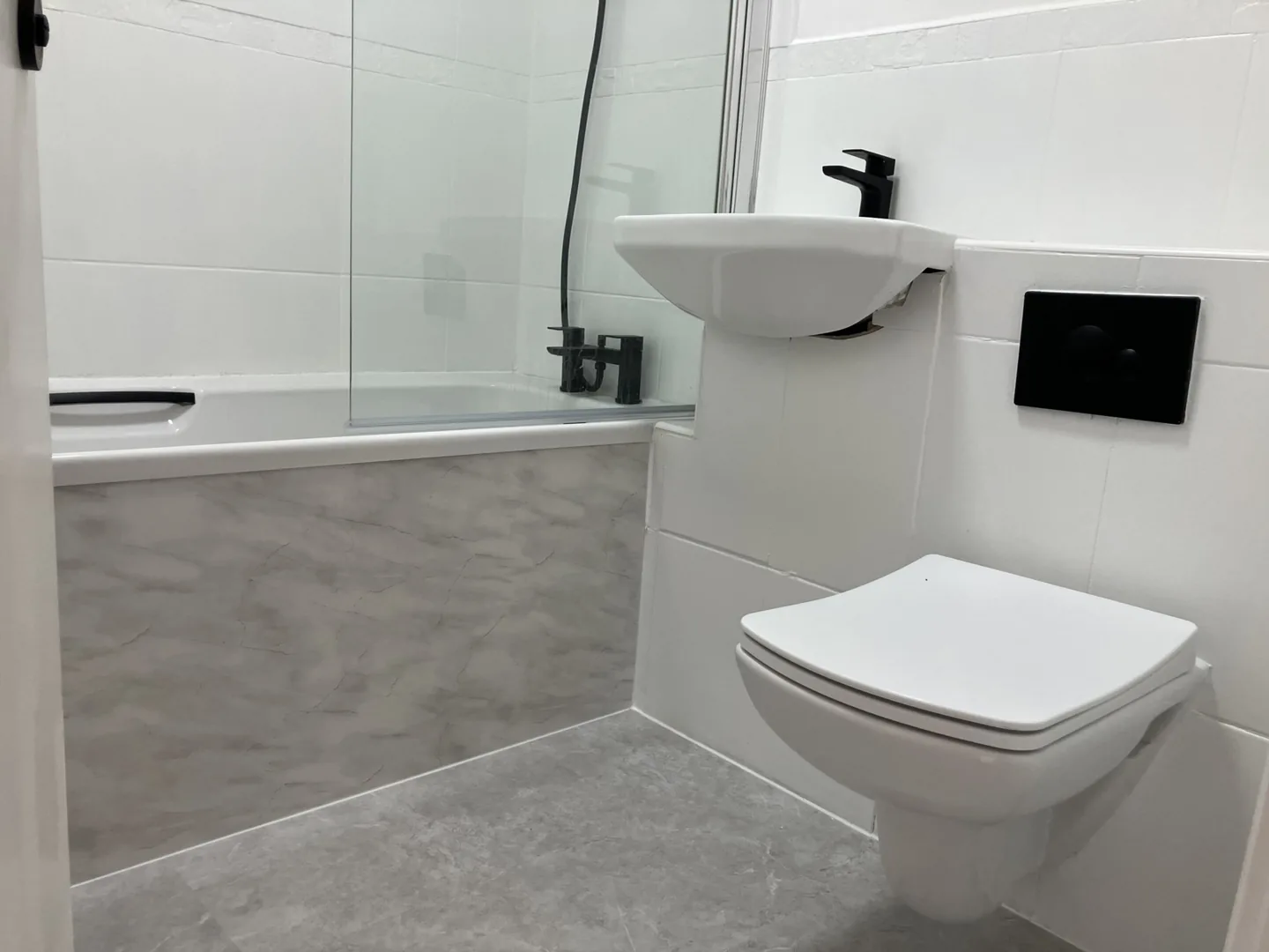 2 Bedroom Flat, 16 Liana Gardens — photo 8