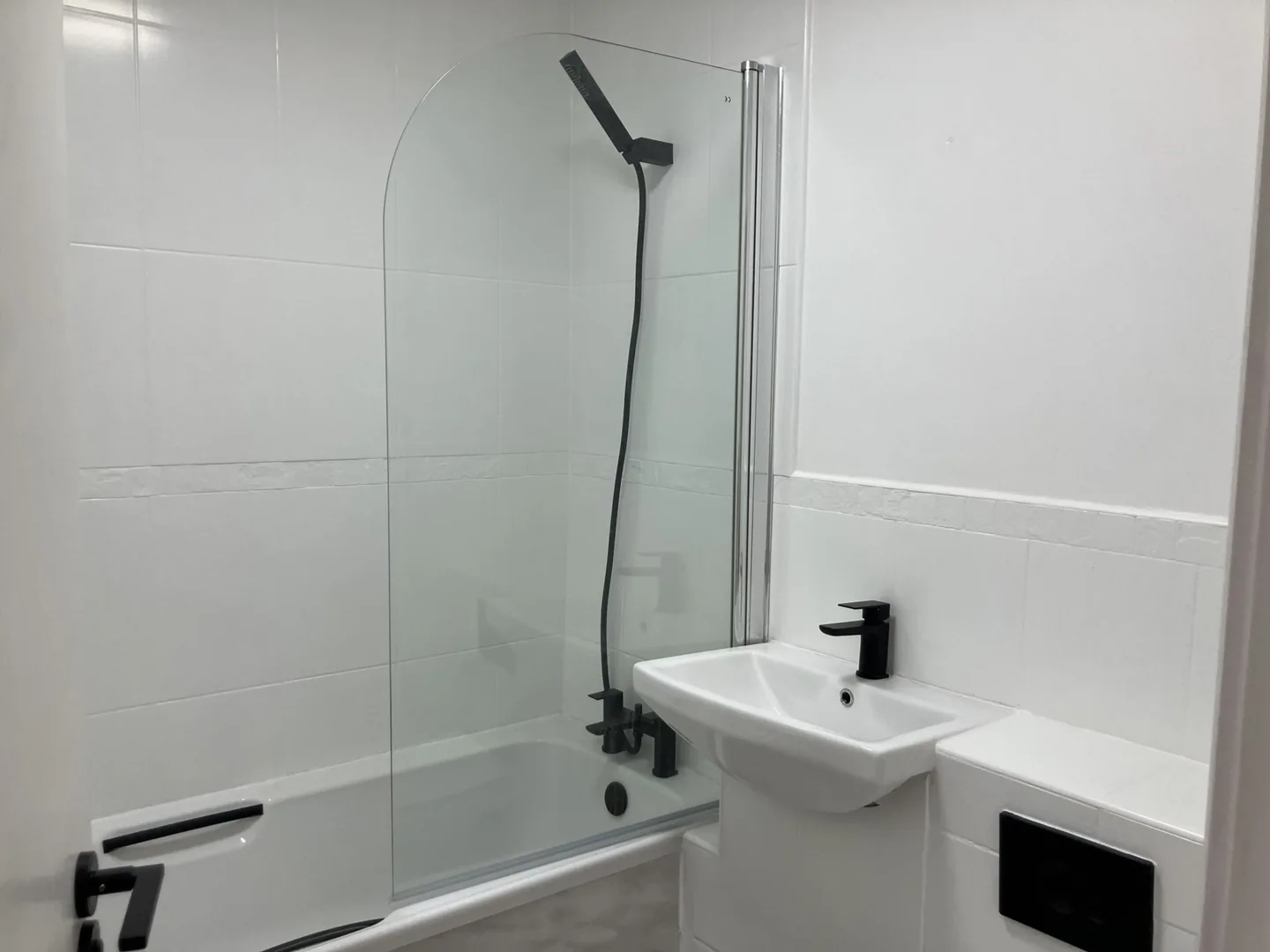 2 Bedroom Flat, 16 Liana Gardens — photo 9